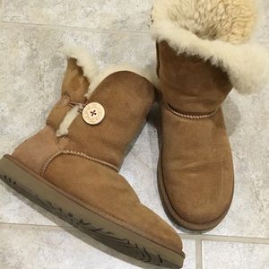 UGG Bailey button boot chestnut suede